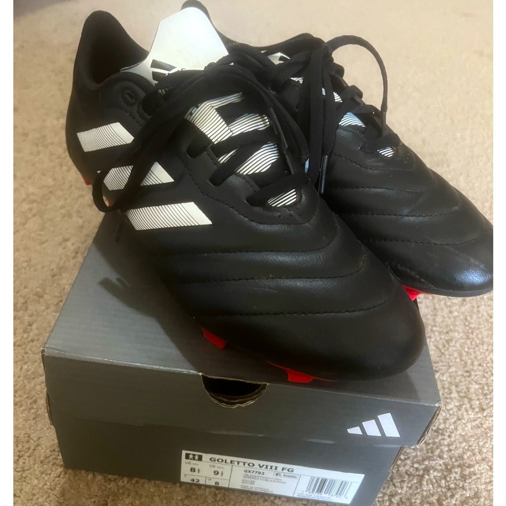 Men Adidas Soccer Shoes SZ 8.5